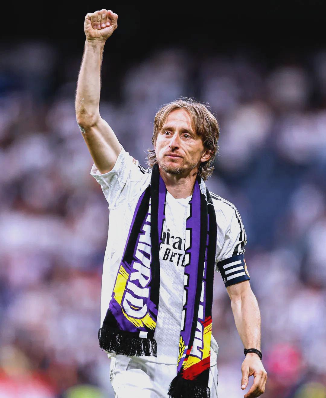 德天空：帕利尼亚已抵达伦敦，他希望本周代表热刺出战拜仁