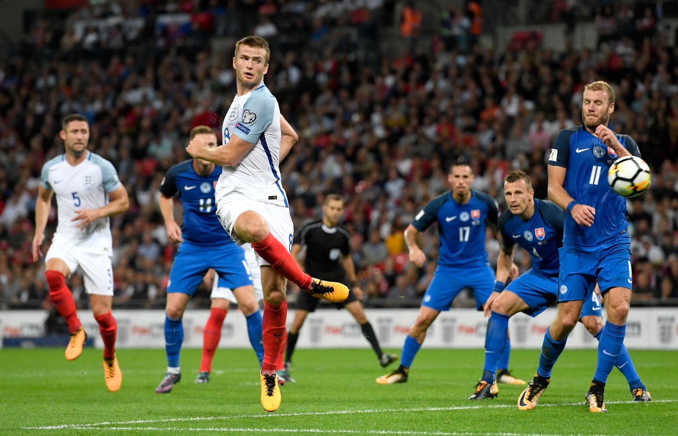 卫报公布百大球星第41至第70位：C罗位居第51名（《卫报》百大球星榜41-70位出炉：C罗位列第51名）