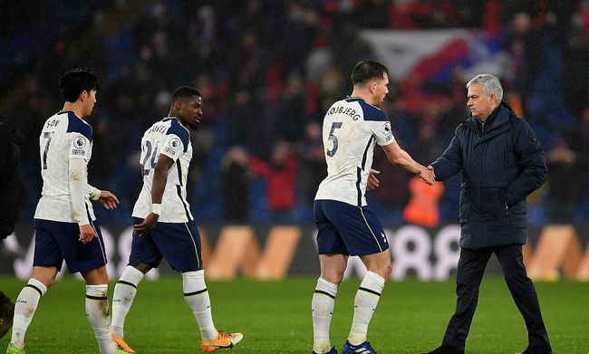 湖人浓眉哥篮下统治球队获胜