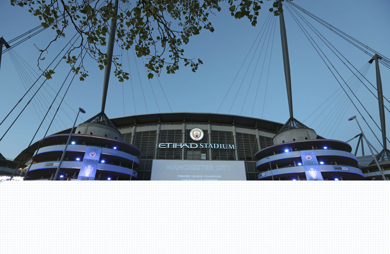 足球国足归化球员表现稳健，获媒体点赞（国足归化球员稳健发挥，媒体纷纷点赞）