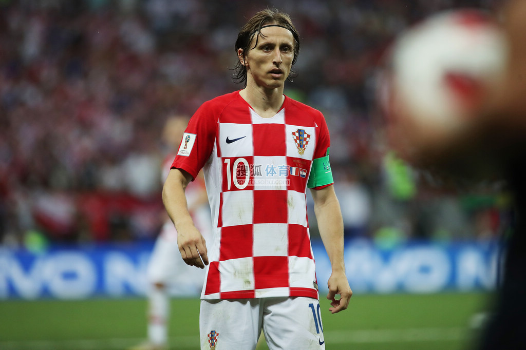 科比吊牌引热议，建议增设二维码防退货